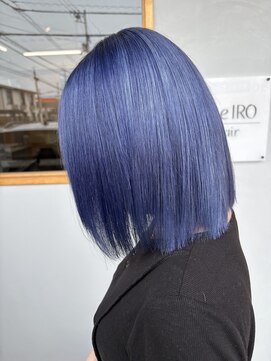 シロ(SHeIRO) ネイビーブルー、うるツヤレイヤーボブ、髪質改善