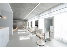 個々のスペースを大事にした広々としたフロア