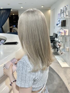 エアー 青山(AIR) シルバーベージュレイヤーカットブロンド