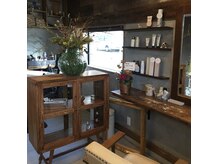 リカリカの雰囲気（季節ごとにお店のお花を変えています。）