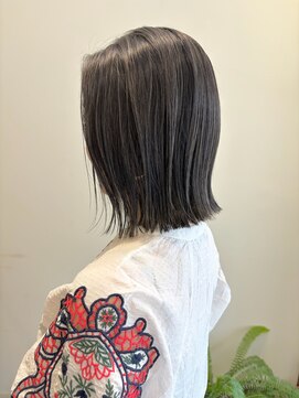 シズク(sizuk) ボブ×白髪ぼかしハイライト