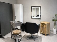 アクシアリミテッド(axia limited)の雰囲気（マンツーマンでの施術。各席は区切られていて半個室空間。）