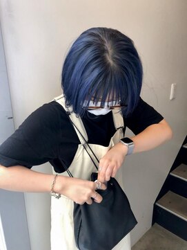 ポーズ(PAUSE) Navy color × wolf cut