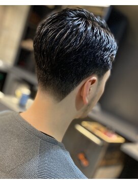フランクスバーバー アンド ビアークラブ(FRANK'S BARBER and BEER CLUB) ビジネスサイドパートナチュラルスキンテーパーフェード