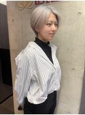 ハンサム耳かけショート×ホワイト