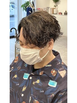 リベイル(LIVEIL) センターパート　ネープレス　ツイストスパイラル　波巻パーマ