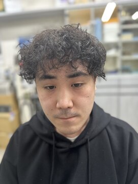 セブン 主張強めのスパイラルパーマ