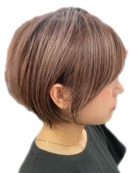 骨格に合わせたカットで小顔効果も◎ショートヘアでも、お顔のパーツに合わせて似合うスタイルに♪