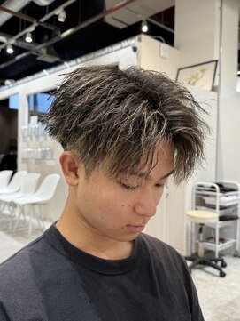 ルーストデラックス 京都河原町三条(ROOST dx) 金メッシュツイスパ