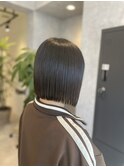 艶感重視のミニマムストレートボブ