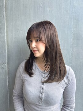 海外風ミディアム顔まわりレイヤー