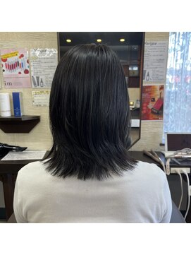リリ(Liri material care salon by JAPAN) ナチュラル外ハネ×軽やかレイヤーミディ