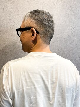 フジヤマバーバーショップ アジト(FUJIYAMA BARBER SHOP ajito) バーバー七三フェードウルフ【田中美旺】b715