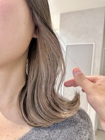 トラップヘアー ミディアムヘアインナーカラーミルクティーベージュグレージュ