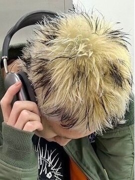 ウィコ 新宿(WICO) spiky short×point design [新宿駅/ウルフ/アッシュブラック]