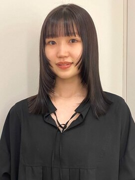 シーン(SCENE) 艶感　ストレート　顔周りレイヤー　グレージュ【天神/今泉】