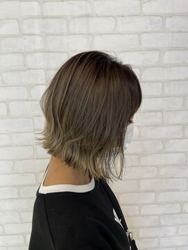 ビス リアン 川口店(Vis lien) 切りっぱなし前下がりボブバレイヤージュグレージュ川口