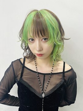 レコ 渋谷(LECO) グリーン×ブラウン×レイヤースタイル