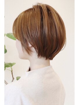 アイ(I.) 【 Ｉ. 】30代からの襟足すっきり前下がりショートボブ　川口