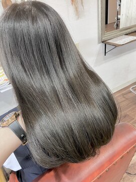 ヘアメイク アンフィ(amphi) 艶感たっぷり☆オフィスOKな暗髪グレージュ..~*＊.