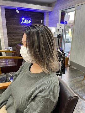 カルフール ロコ 草加西口店(Carrefour LOCO) バレイヤージュ/外国人風デザイン/立体感カラー/ブロンド/韓国