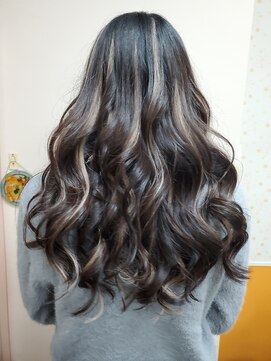 美容室イーナ(e na) シールエクステでハイライトに。