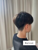 モッキ(mokki)&nbsp;前下がりセンターパート