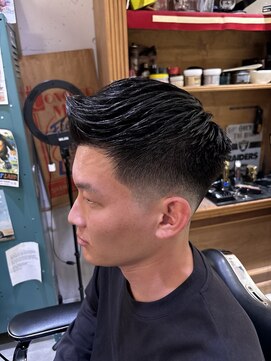 フォーコーナーズ(Four Corners) フェザーアップ/スキンフェード/バーバー/刈り上げ