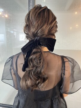 グロウ(GLOW) ローポニーアレンジ