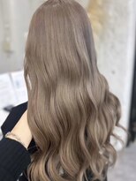 リア(riah)&nbsp;ハイライトカラーミルクティーベージュレイヤーカット
