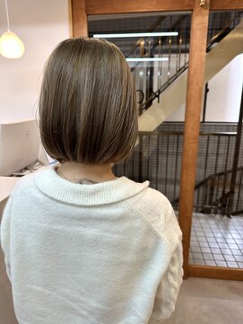 コス(KOS) 【KOS 立川】透明感グレージュ×ミニボブ