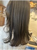 オリーブベージュ