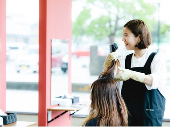 カラープラス 安城店の写真/『女性専門店』だからスタッフは女性のみ★経験豊富なベテランカラーリスト在籍だから安心♪