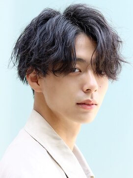 ルーシー 渋谷(LUCEY) センターパートフェザーパーマフェザーショートツイストパーマ