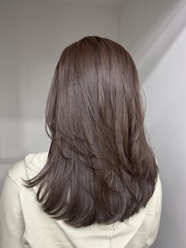 ムード(MOOD,) ダークアッシュ/ミディアムレイヤーカット/大人ガーリー/銀座