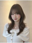 ワンカールで可愛いレイヤーカットには透明感ベージュが相性抜群