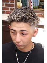 アクセプトザワールドバーバー(Accept the world barber)&nbsp;2ブロックスキンフェード×パーマ×メッシュ