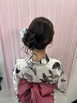 ベルグロー 北新地(BELLEGROW)&nbsp;花飾り低めシニヨン｜梅田・北新地ヘアセット