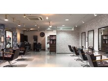 アクアスヘアーデザイン 廿日市店(AQUAS hair design)の雰囲気（【広く開放感のある店内】）