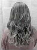 【AUBE HAIR】ラベンダーシアグレージュ_耳かけウェーブ