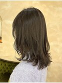 ミディアムレイヤーカット くびれミディアム グレーベージュ