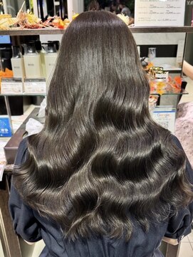 フォルテ 榛原パームス店 イメチェンホワイトブロンド外ハネボブ美髪ワイドバング髪質改善