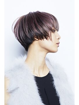 ２丁目３番地美容室 MOMOTARO多色ハイライト×Vバングショート