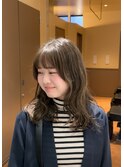 ミディアムレイヤー×ゆるめパーマ×ワイドバング