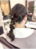 【5月】編みおろしアレンジ　低めポニースタイル