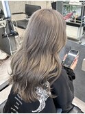 シルバーグレージュ/小顔に見せるレイヤーカット