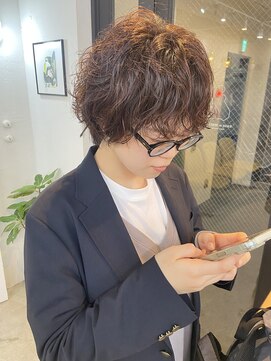 イースエモーション(ease et motion) クセ毛を活かして 追いパーマ 立体感カラー