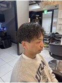 ツイストスパイラルパーマ　縦落ちツイスト　アップバング