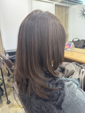 美容室 グリリ(guriri) レイヤーの入ったミディアムスタイル