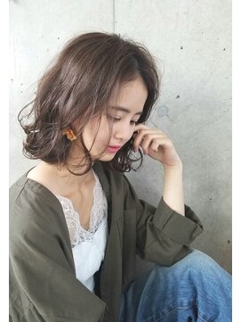 メアモーイ(MEER MOOI) 【SHUN】～外ハネ感ミディアム×ベージュ～